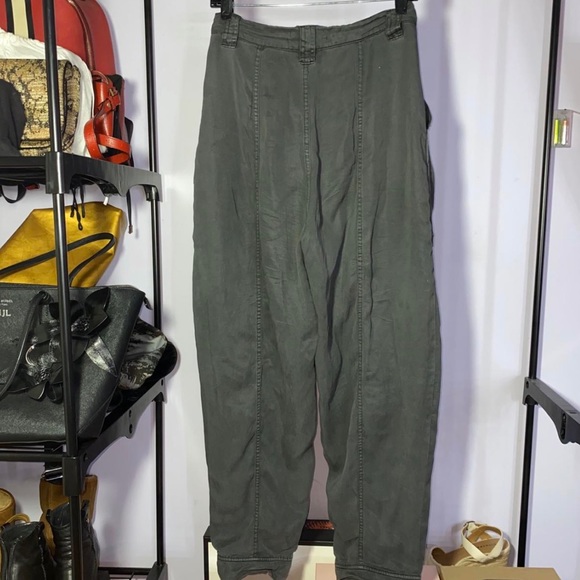 Urban outfitters size 2 army green cargo jogger pants - Picture 2 of 3
